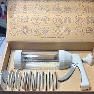 The Pampered Chef Cookie Press - White and Gray